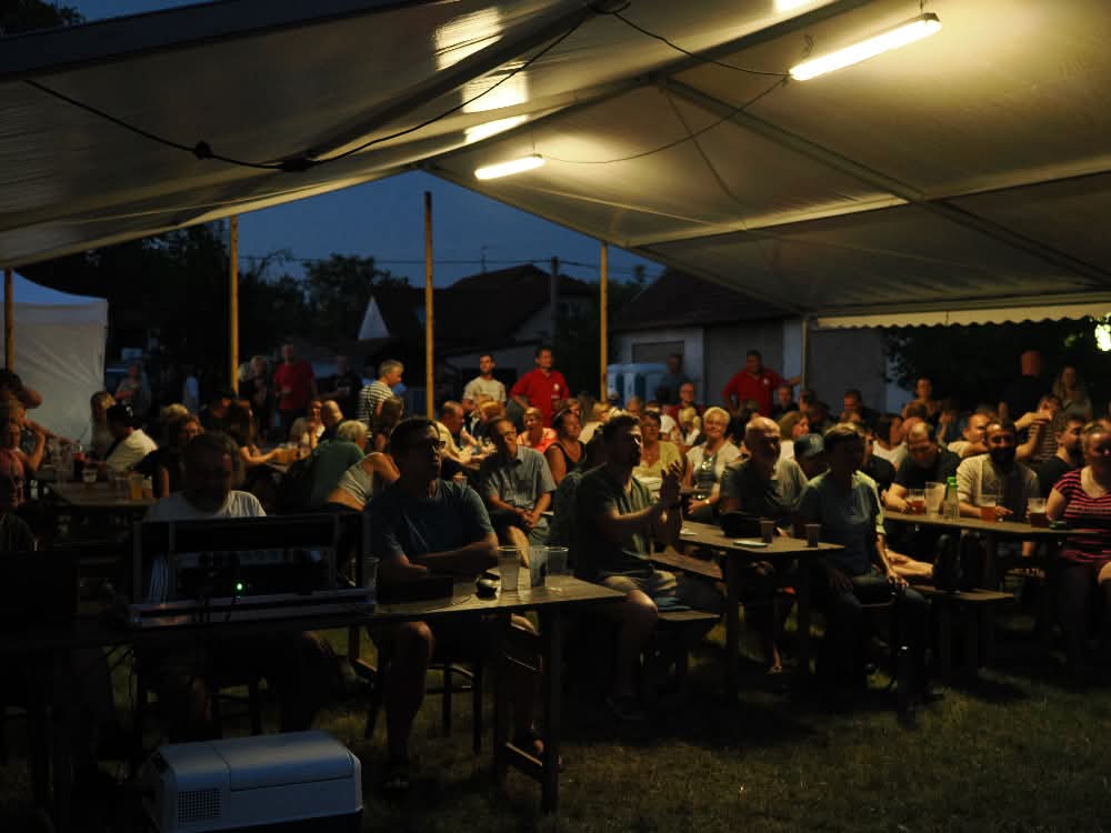 Festiválek – večer pod stanem